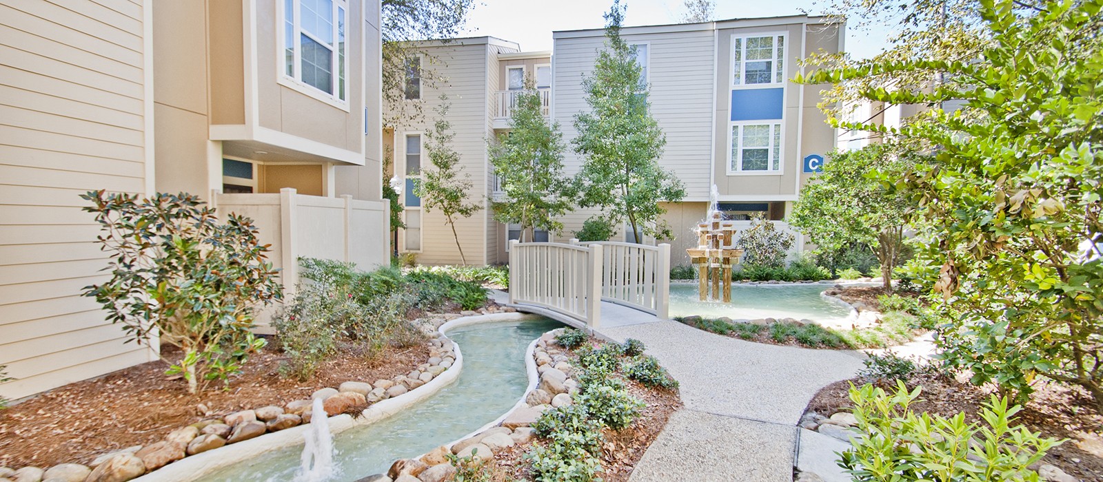 Walnut Creek Apartments in River Ridge LA Studio, 1 & 2 Bedroom